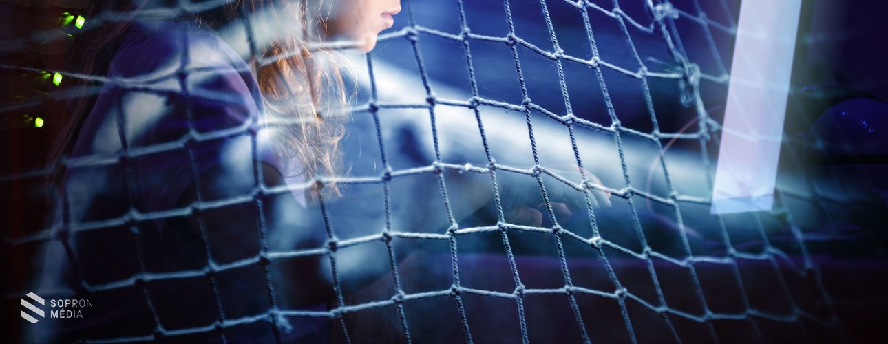 „Gyerekek a net hálójában” internetbiztonsági előadást tart a Soproni Rendőkapitányság szakembere