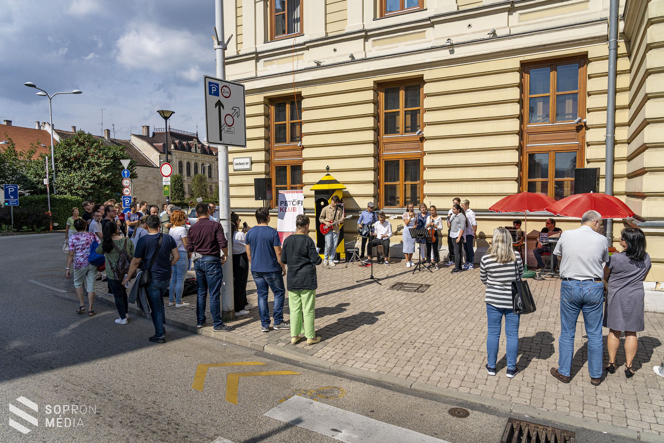 Sopronba „berukkolt” a Petőfi Emlékév