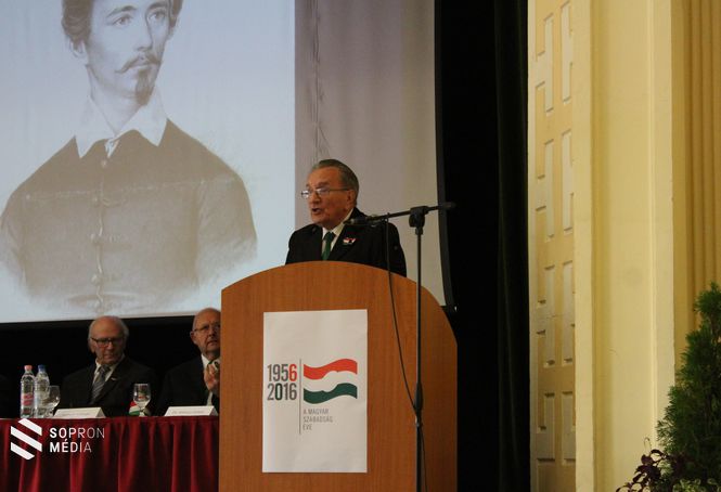 Dr. Kránicz Zoltán, volt bányamérnök hallgató szavalta el Petőfi Sándor: Nemzeti Dal című versét. 