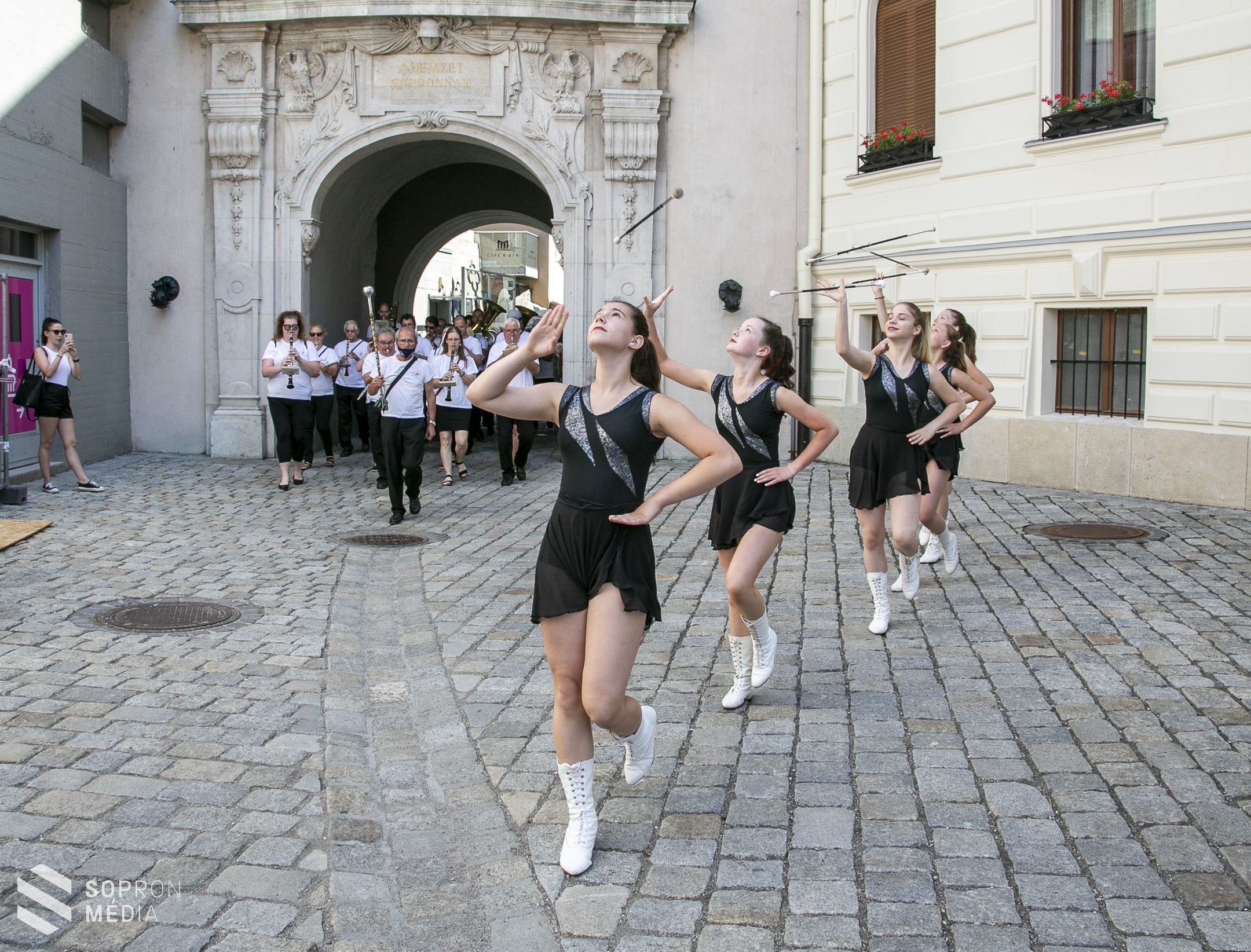 Fúvószene töltötte be Sopron utcáit