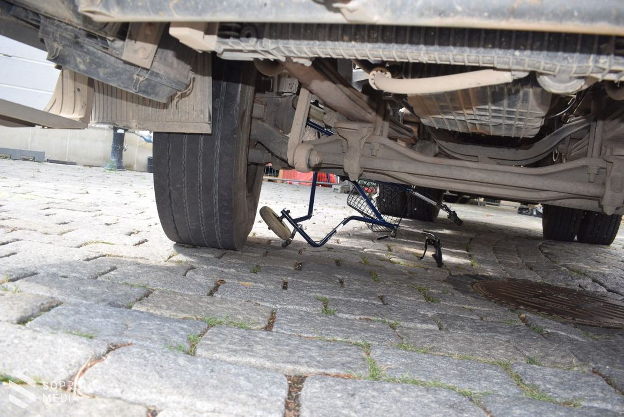 Kétszer is teherautó gázolt Sopronban szerdán