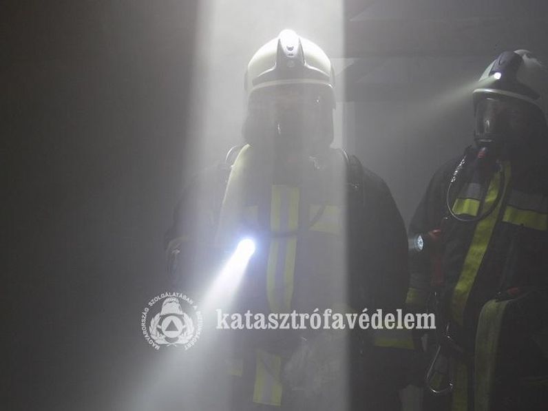 Eltűnt ember a füsttel teli padláson - Nem pihennek a soproni tűzoltók!