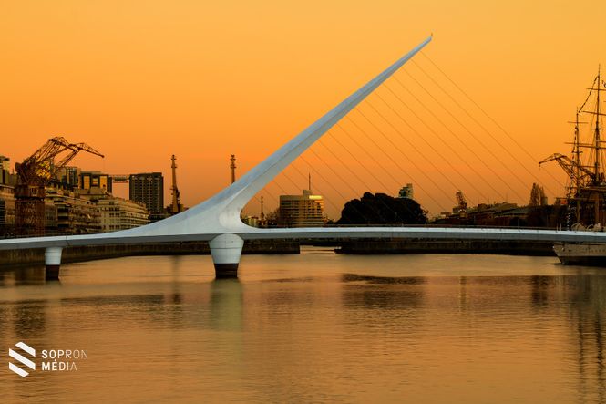 11. Puente de la Mujer híd