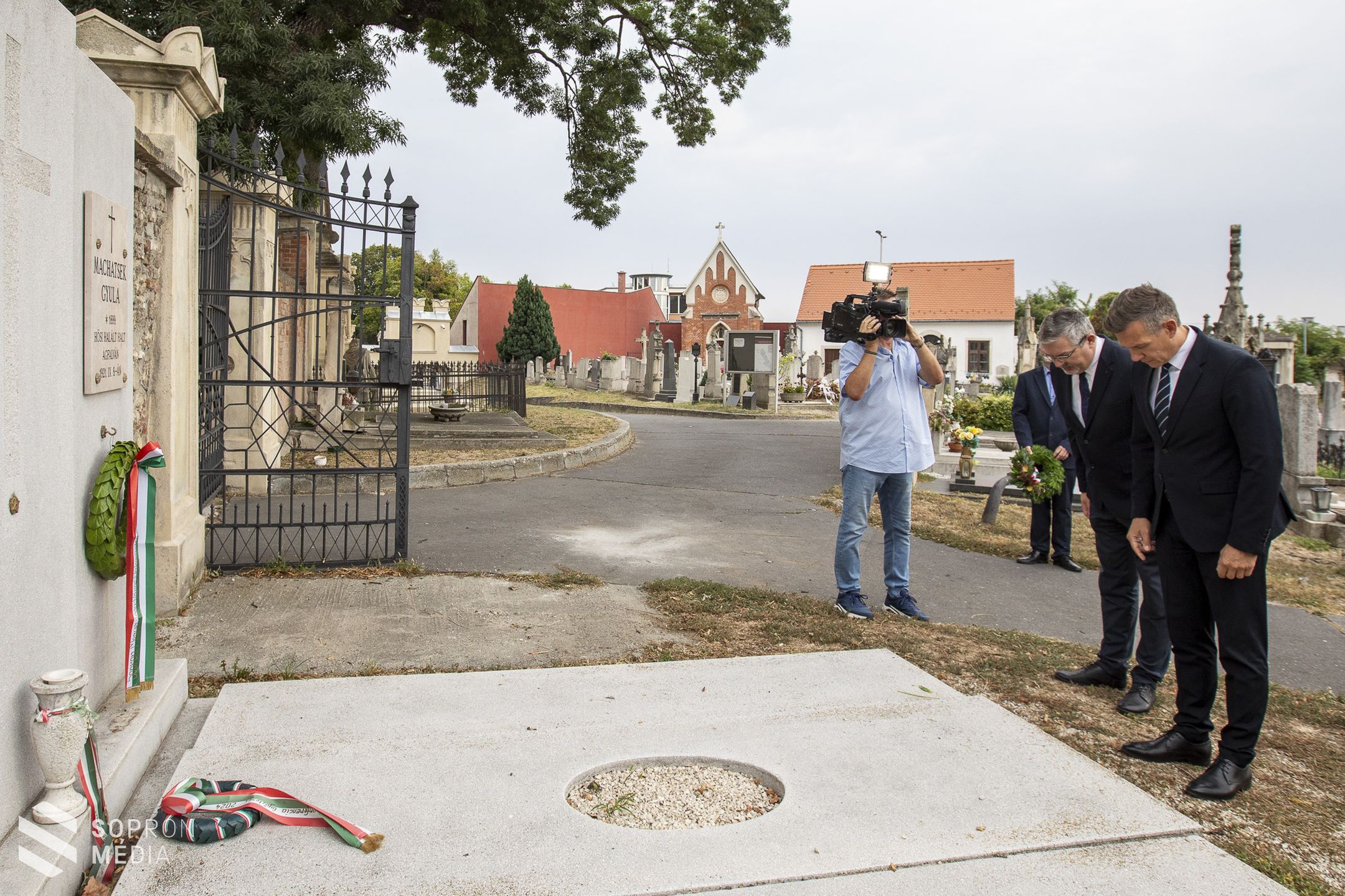 Koszorúzással emlékeztek meg az ágfalvi csata hőseiről