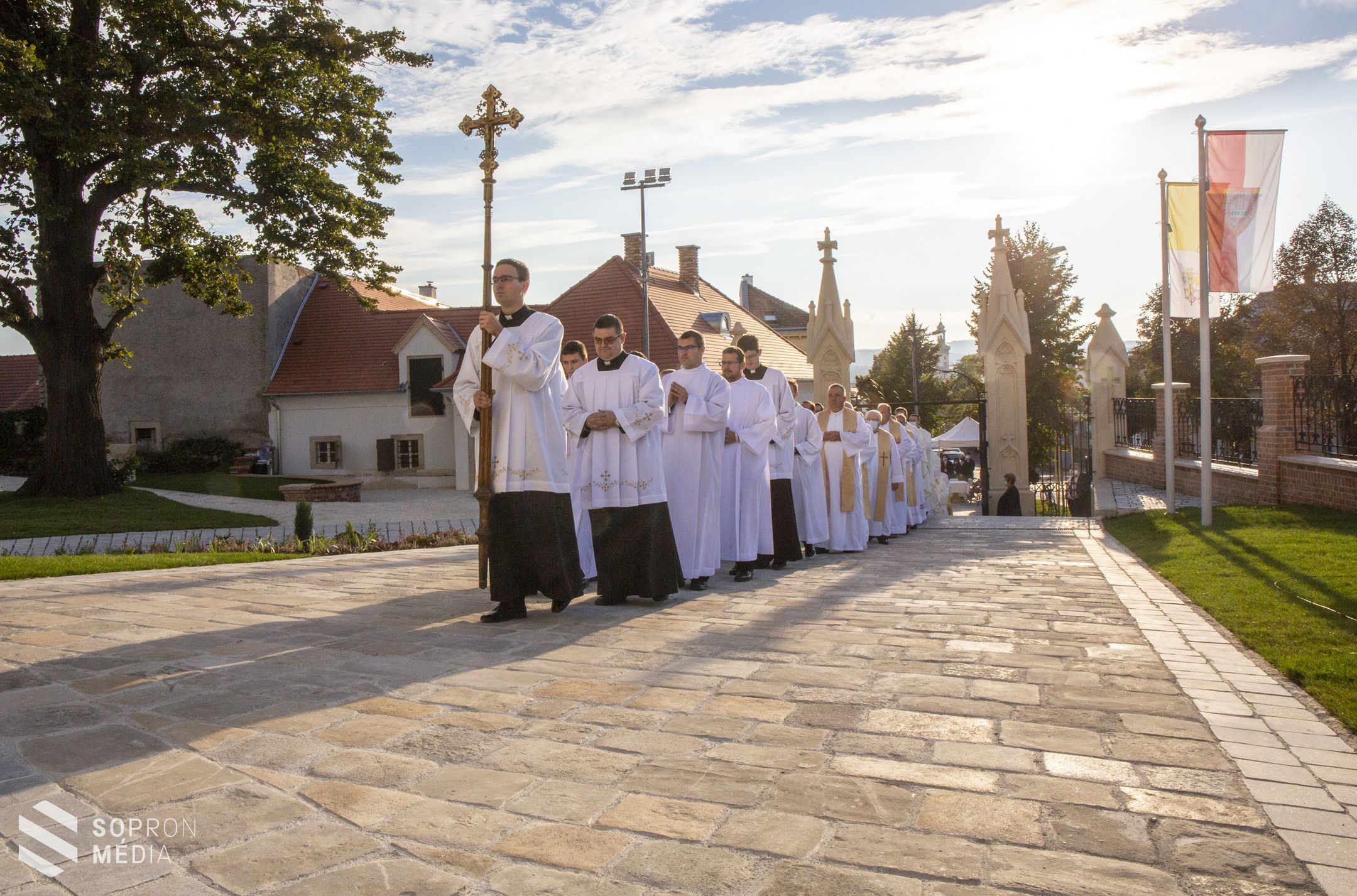 Újraszentelték a felújított Szent Mihály-templomot - FOTÓK