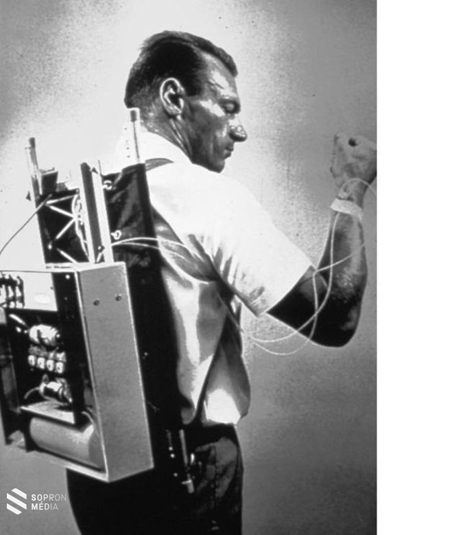 Az első inzulinpumpát dr. Arnold Kadish tervezte meg 1963-ban, amit hátizsákként kellett hordani 