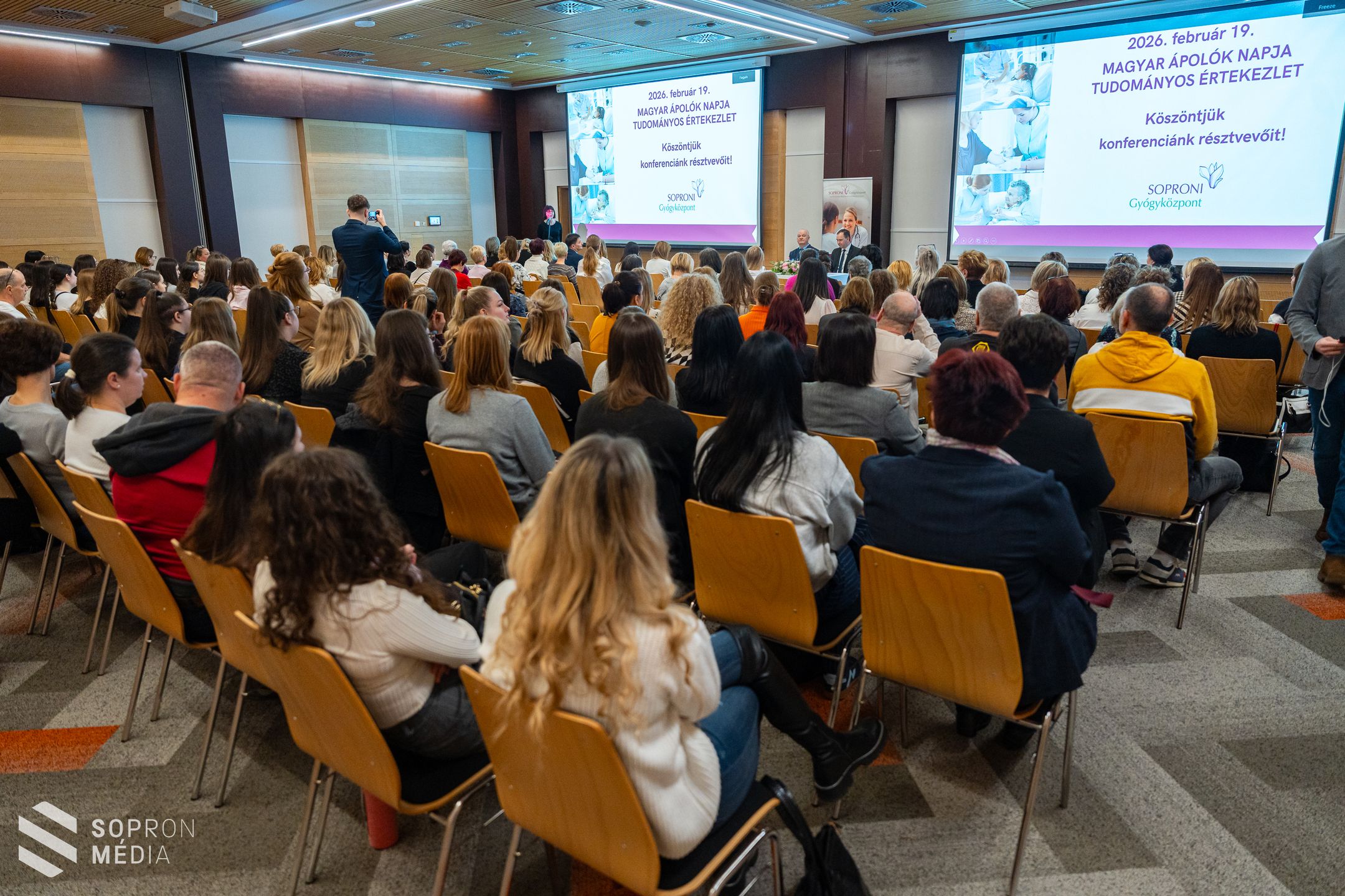 Az ápoló szakma a gyógyítás lelke - Az ápolókat köszöntötte a Soproni Gyógyközpont