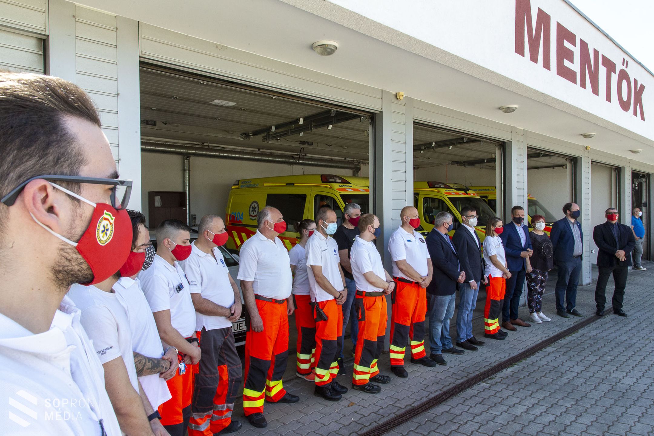 Sopron nagyra becsüli a mentők önzetlen szolgálatát