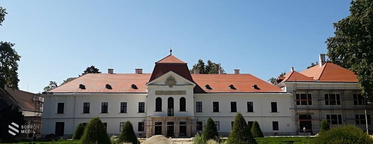 Képgalériát osztottak meg a nagycenki Széchenyi-kastély fejlesztéséről