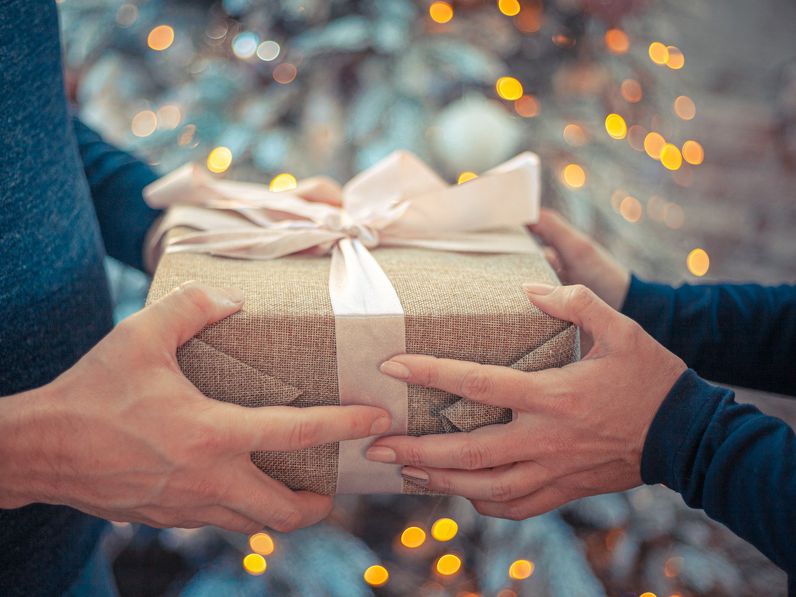 Egyre több helyen cserélik önkéntesen a karácsonyi ajándékot