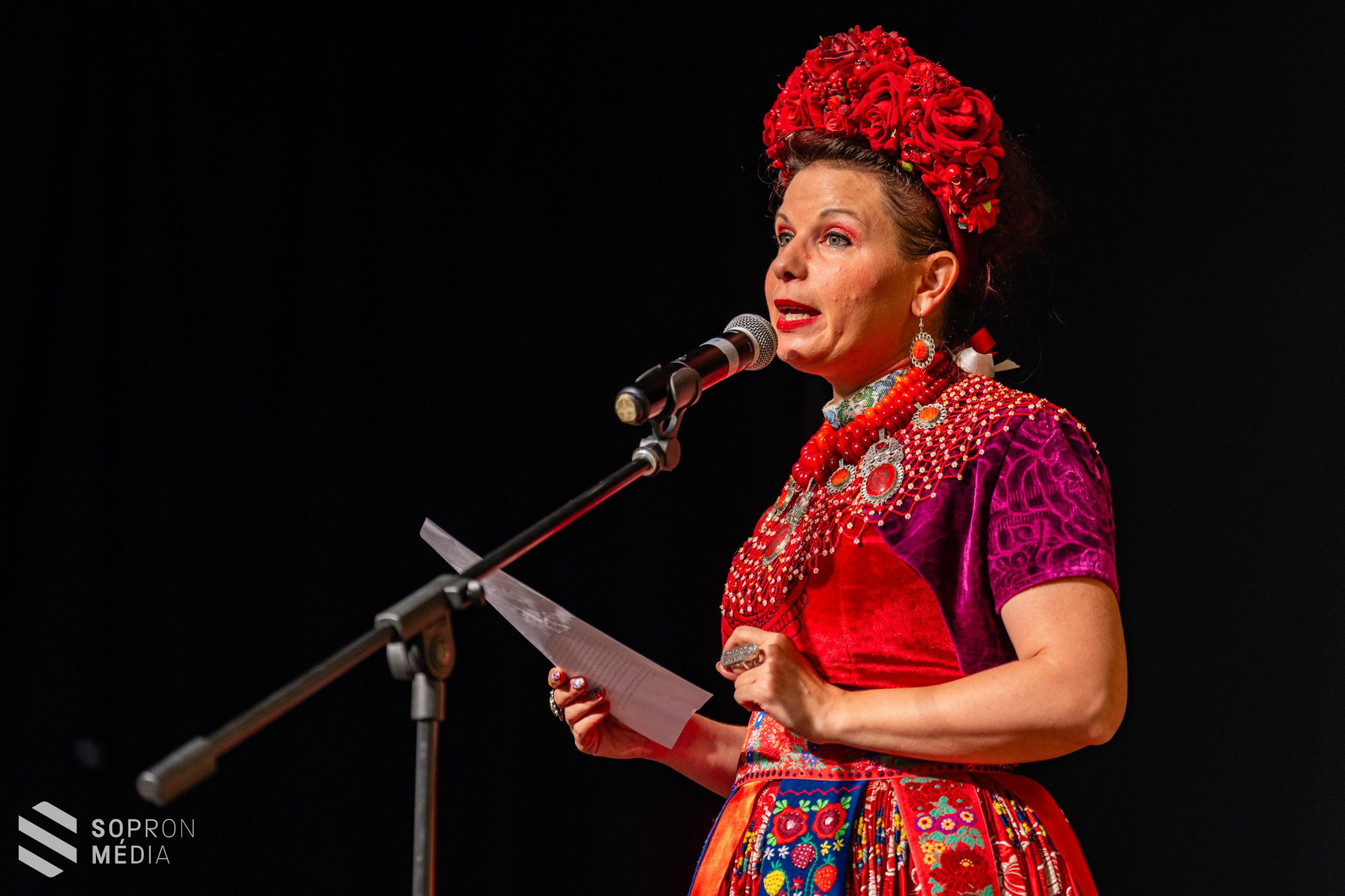 Népviselet újragondolva – Aurora FolkGlamour a GYIK Rendezvényházban