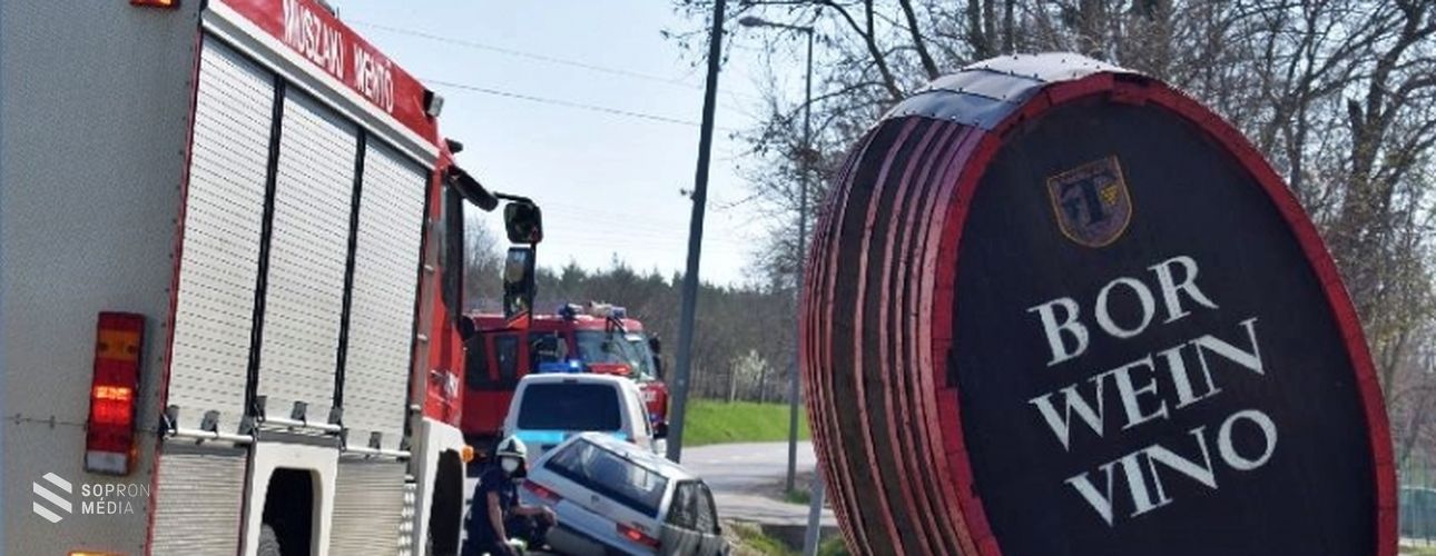 Vitnyédi nő ütközött villanyoszlopnak Sopronban 