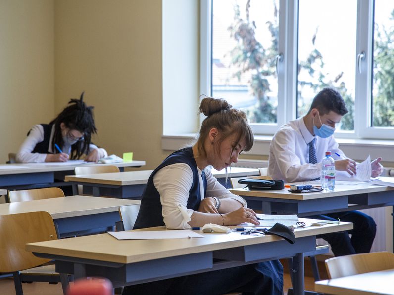 Sopronban is megkezdődtek az érettségi vizsgák - GALÉRIA