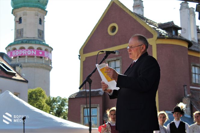 Dr. Simon István alpolgármester megnyitja a Soproni Ünnepi Hetek programsorozatot