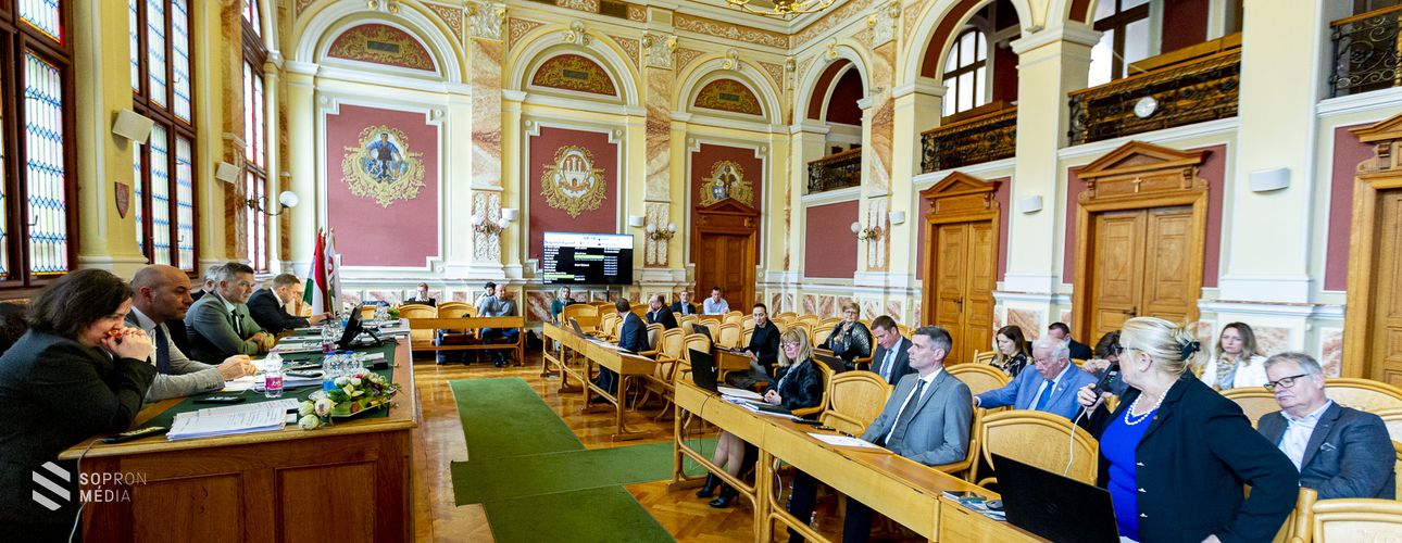 Az új inkubátorház és a Múzeumnegyed nyitása kapcsán is döntött a közgyűlés