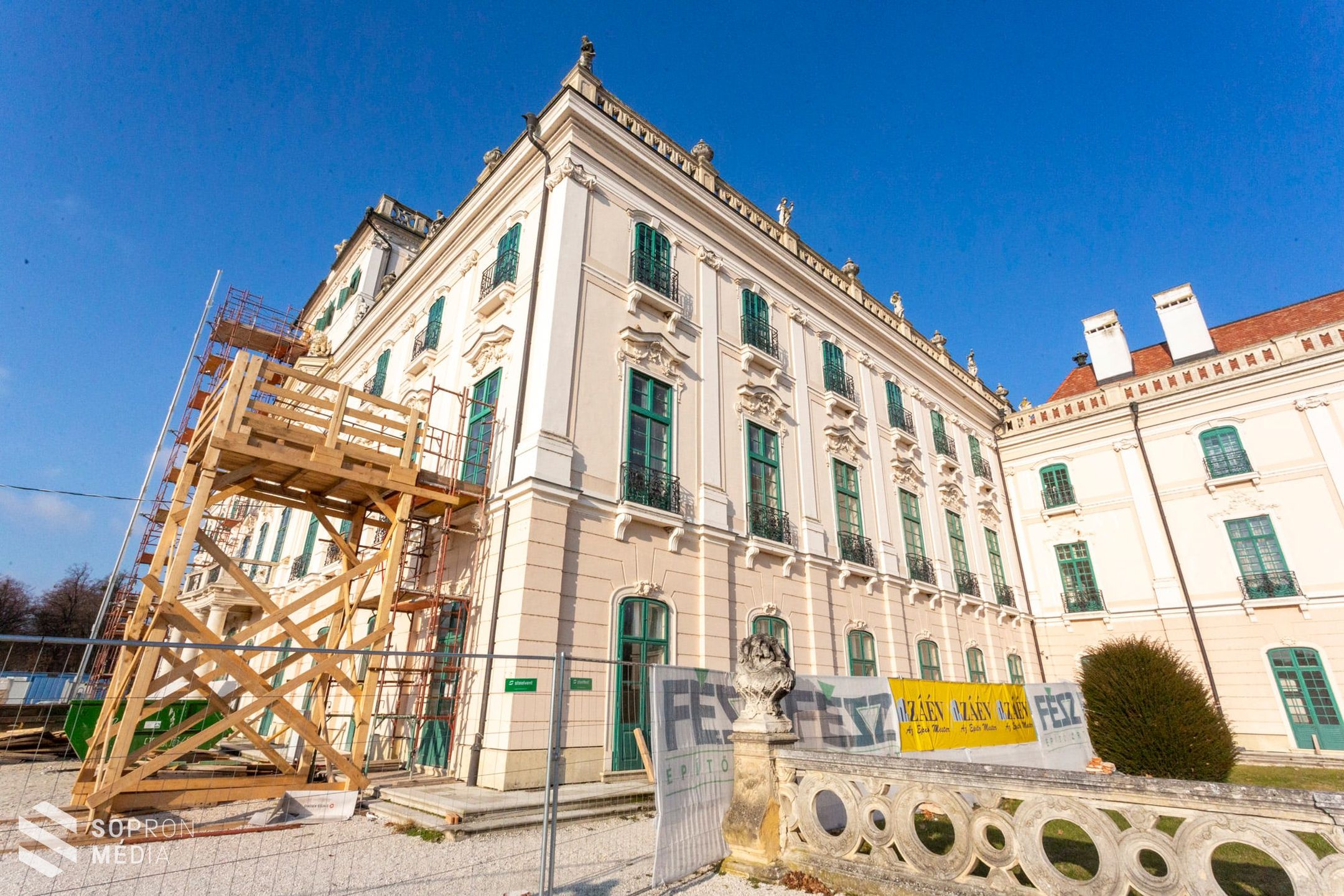 A térség turisztikai vonzerejét növeli és a gazdaság élénkítését erősíti az Esterházy-kastély fejlesztése