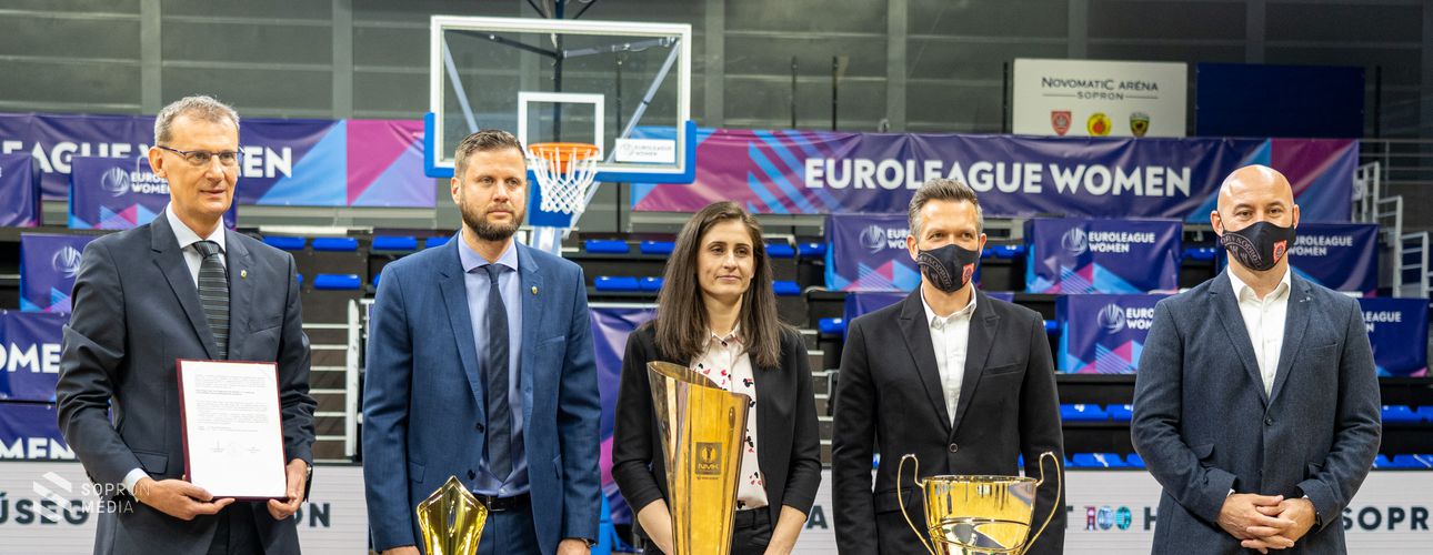 A bajnokcsapatot köszöntötte a soproni városvezetés