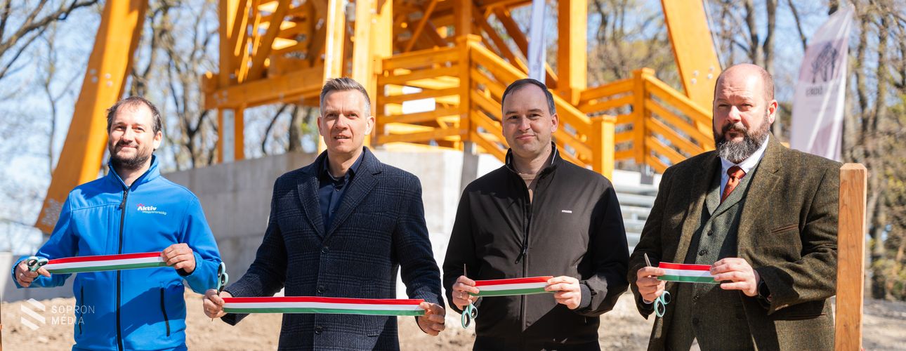 Ünnepélyes átadó keretében avatták fel az új Várhely-kilátót