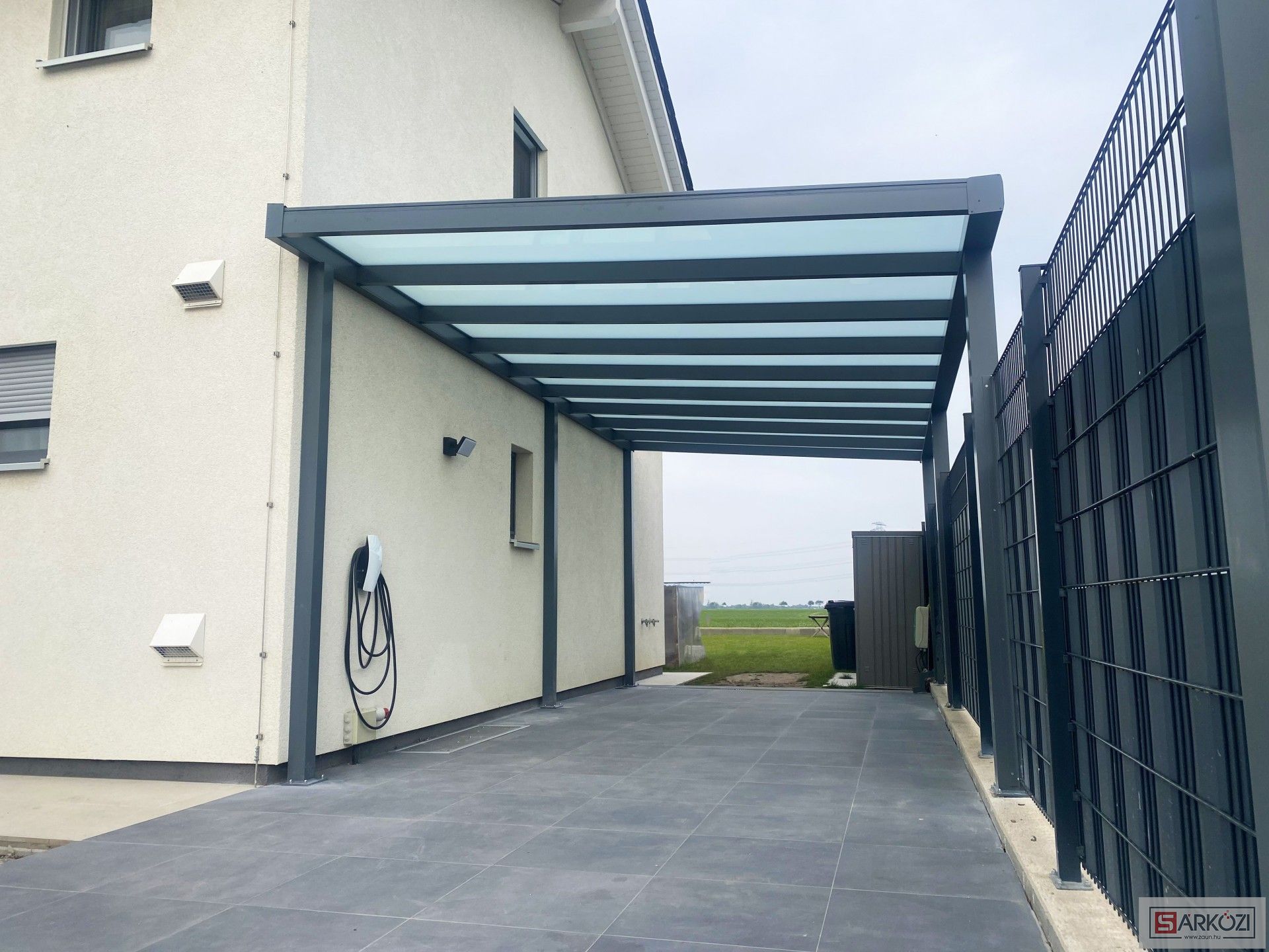 Carport 44
