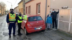 Meglepték a soproni rendőrök a karanténban lévő kisfiút