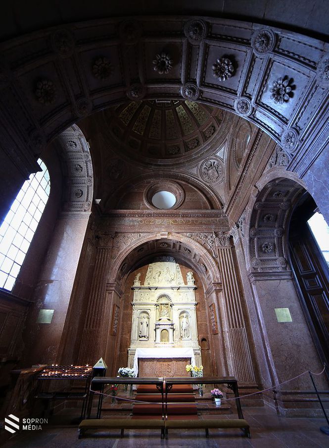 Az 1507-ben épült reneszánsz Bakócz-kápolna az esztergomi bazilikában 