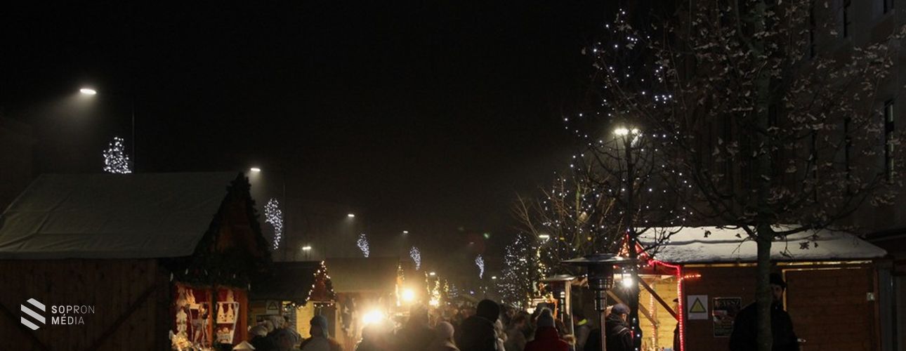 Megnyitotta kapuit az adventi vásár!