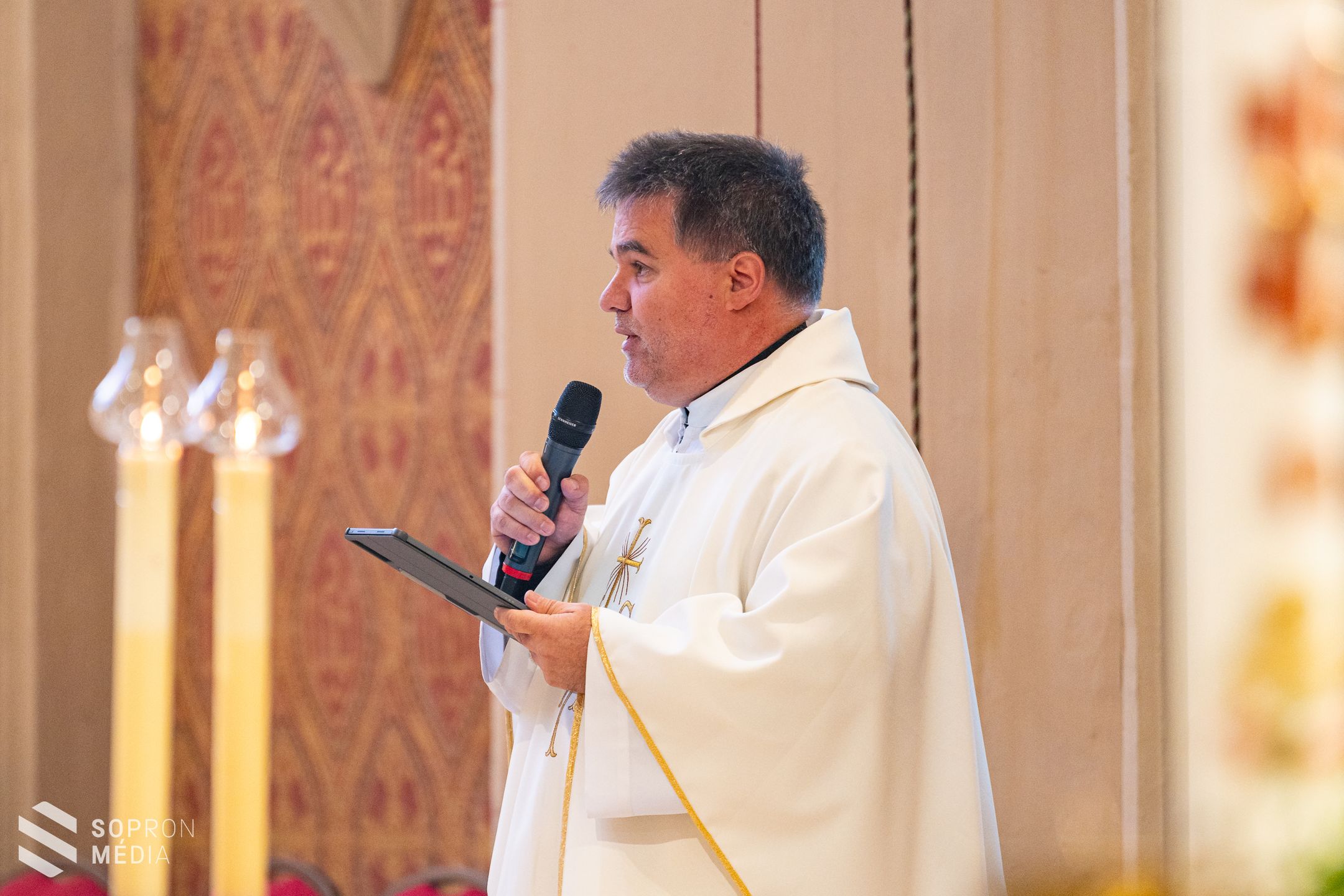 Dr. Veres András megyéspüspök celebrálta húsvéthétfőn a szentmisét Sopronban