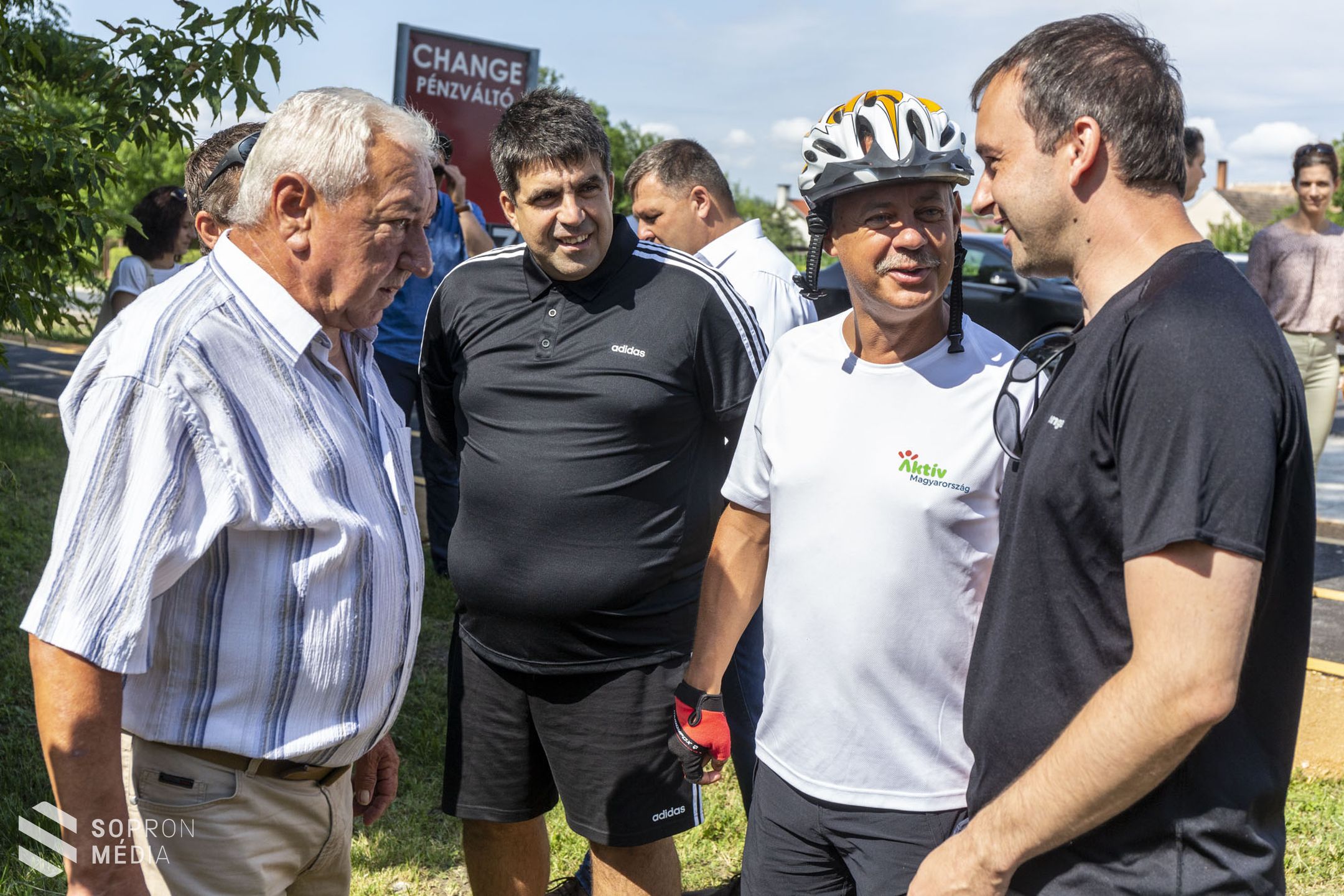 Kerékpárutakat adtak át a Fertő-parton