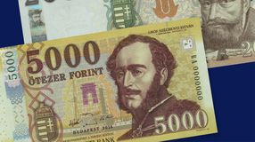 Már csak pár napig fizethetünk a régi 2000 és 5000 forintos bankjegyekkel