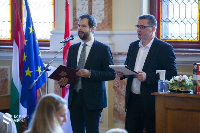 Ács Tamás(b) , Marek János (j)