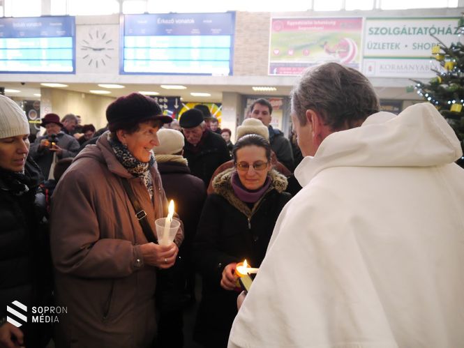Megérkezett a Betlehemi Békeláng Sopronba 2016