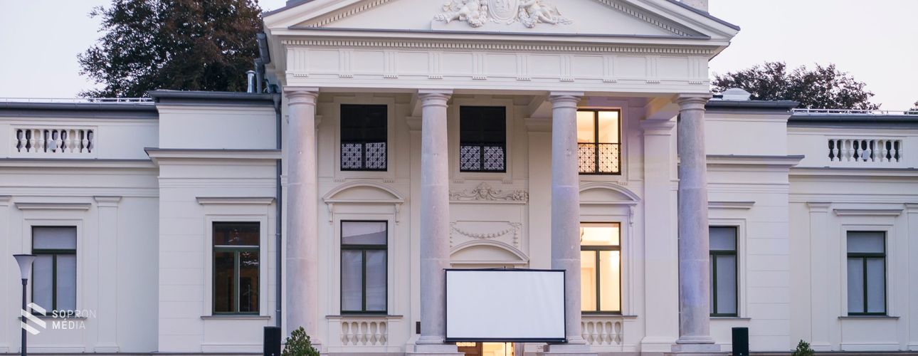 Közel 200 filmrajongó gyűlt össze a Lenck-villa kertjében