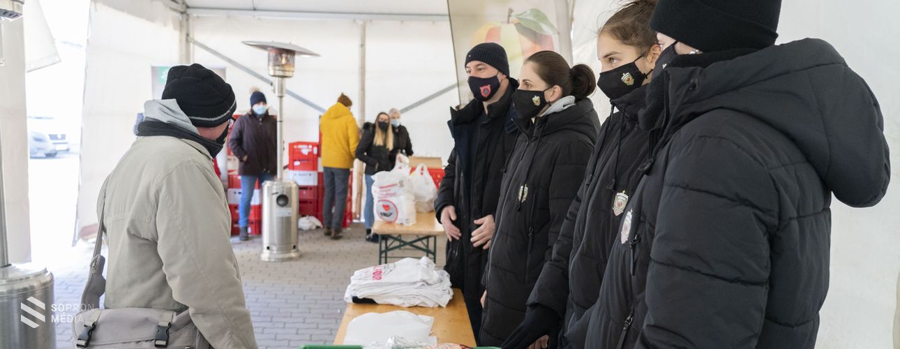 Összefogás - sikeresen zárult a jótékonysági ételosztás Sopronban