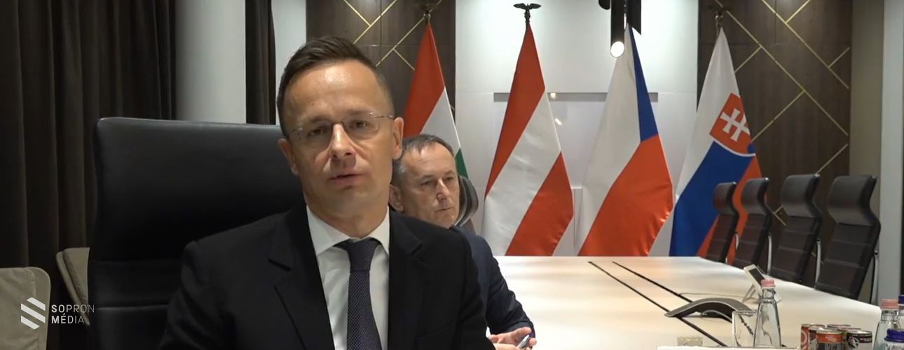 A határátlépések könnyítéséről egyeztetett a külügyminiszter osztrák, cseh és szlovák kollégájával