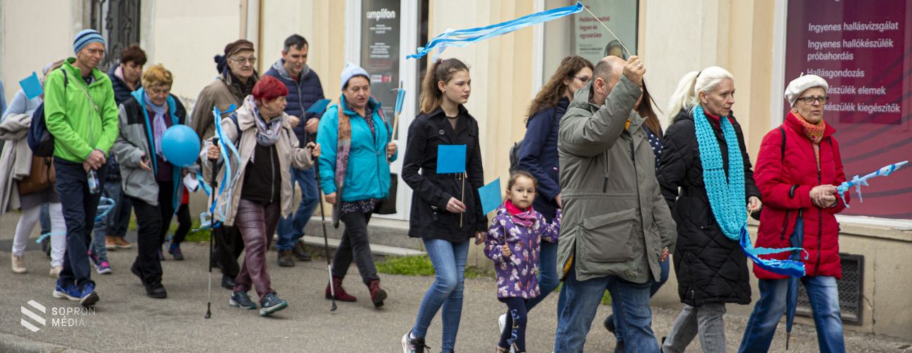 Kék séta az autistákért