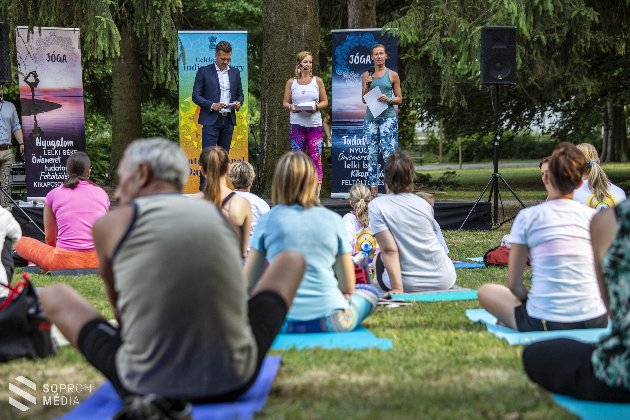 Nemzetközi Jóganapot tartottak az Erzsébet kertben