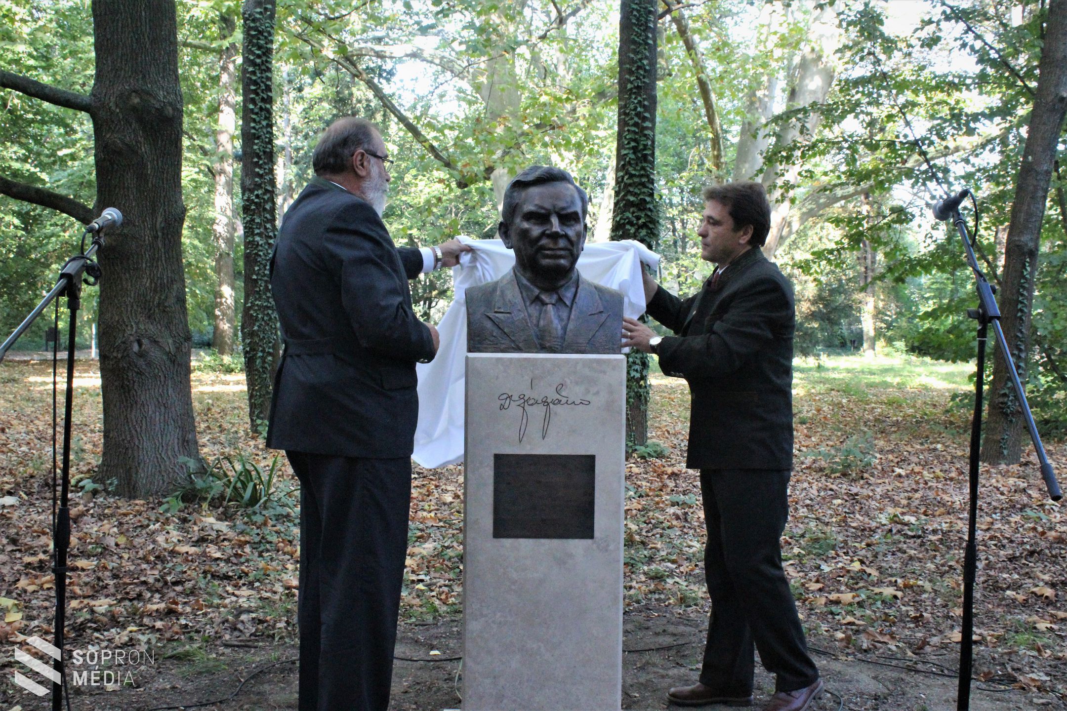 Dr. Gál János emlékére emeltek szobrot a Soproni Egyetemen