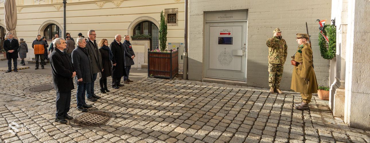 A hűség napján koszorúzással emlékeztek meg a 102 évvel ezelőtti népszavazásról