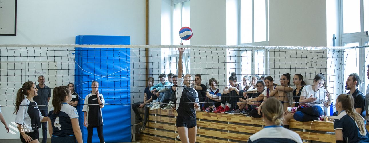 Emléktornával tisztelegtek az Eötvös Gimnázium egykori tanára előtt