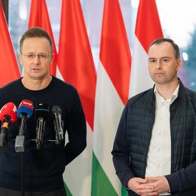 Szijjártó Péter: minden erőnkkel ki kell állni a béke mellett!