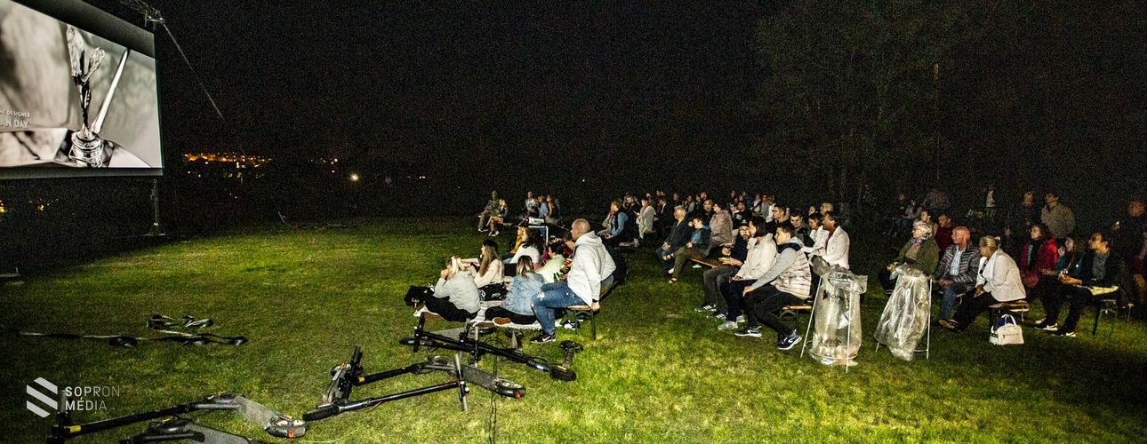 Filmvetítést tartottak a Kurucdombon