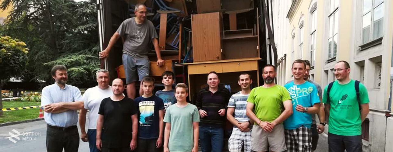 Egy kamionnyi adománnyal segít a soproni Szent Orsolya Iskola!