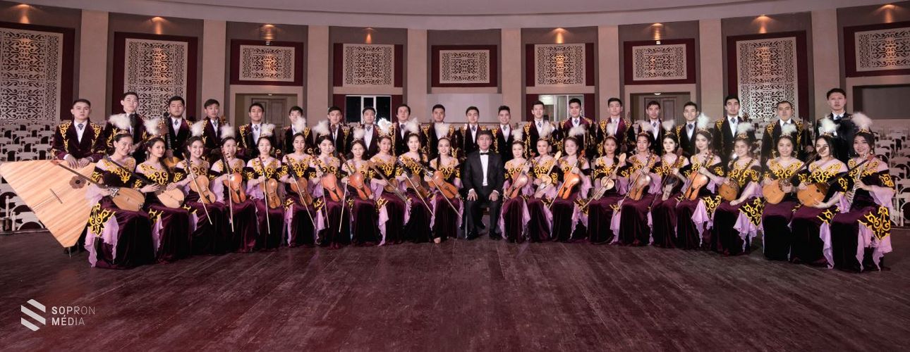 Sopronban ad koncertet a Kazah Művészeti Akadémia Népi Zenekara