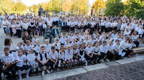 Becsengettek – Sopronban mintegy 15000 tanuló kezdi meg a tanévet