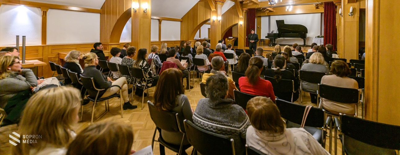 Adventi hangversennyel ünnepeltek a Berzsenyi Dániel Evangélikus Líceumban