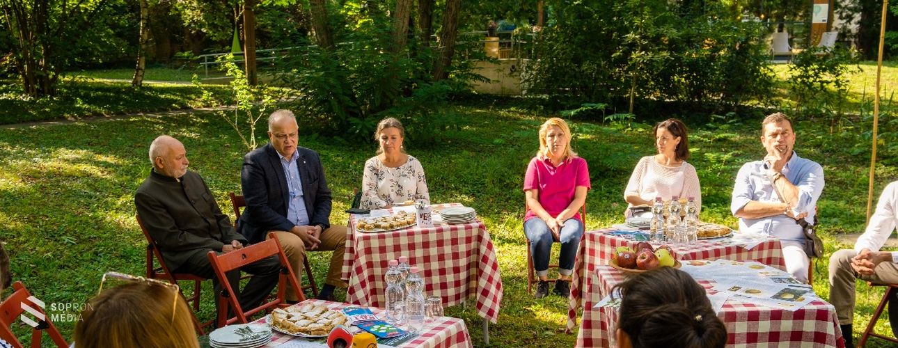 Hatalmás népmesenap a botanikus kertben