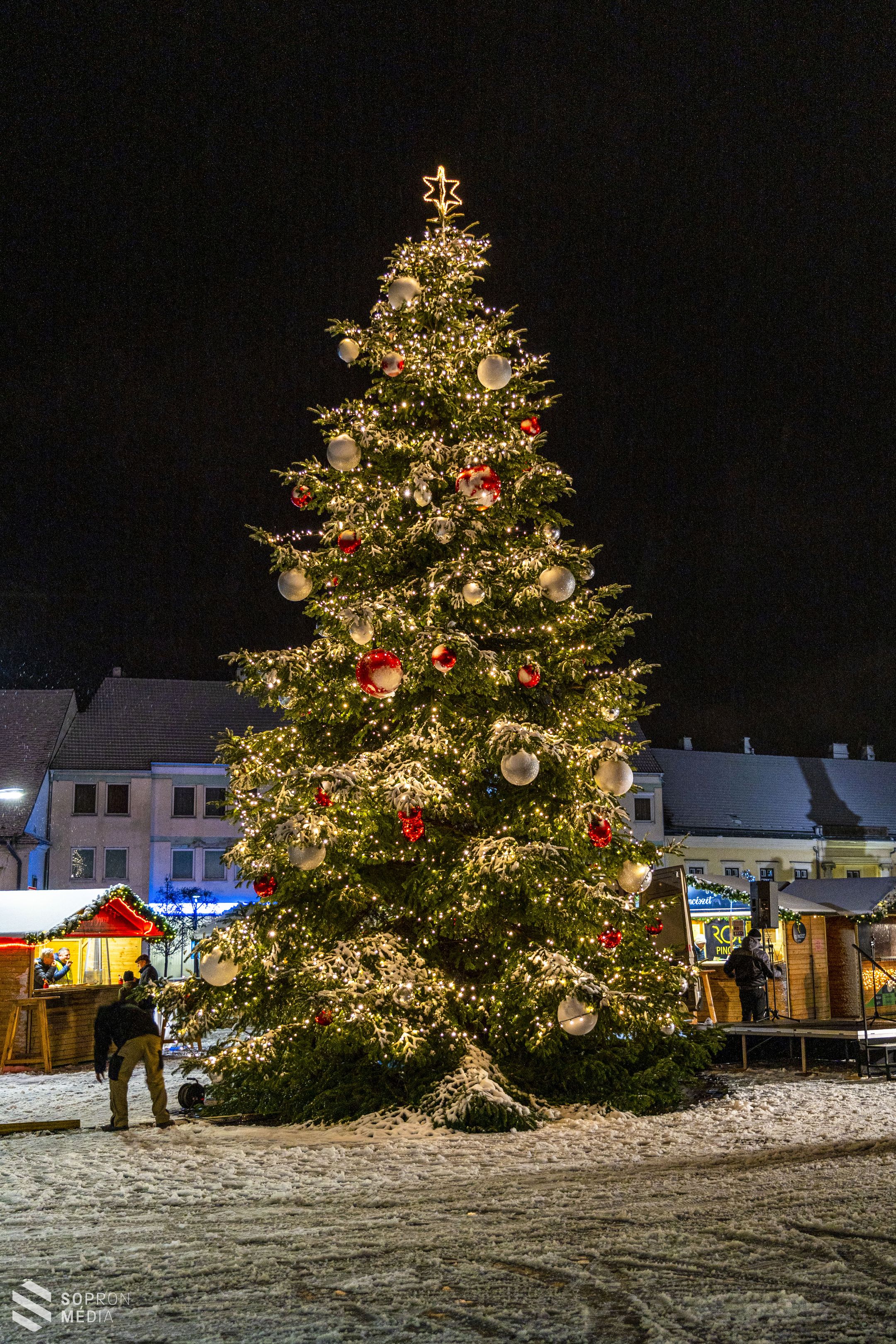 Megnyílt az adventi vásár Sopronban