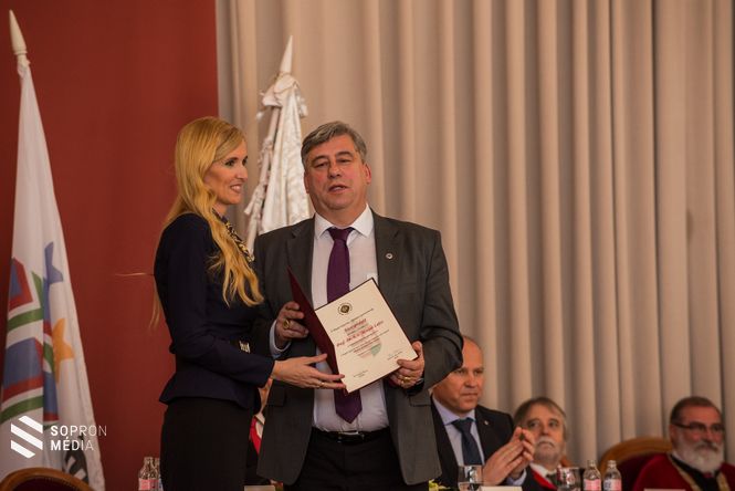 Dr. Szabó Tünde és Prof. dr. h.c. Mocsai Lajos