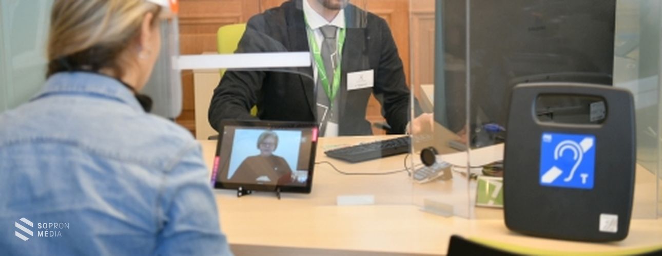 Újabb fejlesztések segítik a siketeket és nagyothallókat a kormányablakokban