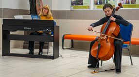 „Jókai emlékek a világan” címmel nyílt kiállítás a Szent Orsolya Római Katolikus Gimnázium alulájában